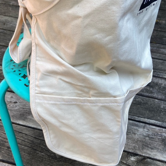 FAO Schwarz Child Size Apron - Picture 5 of 12